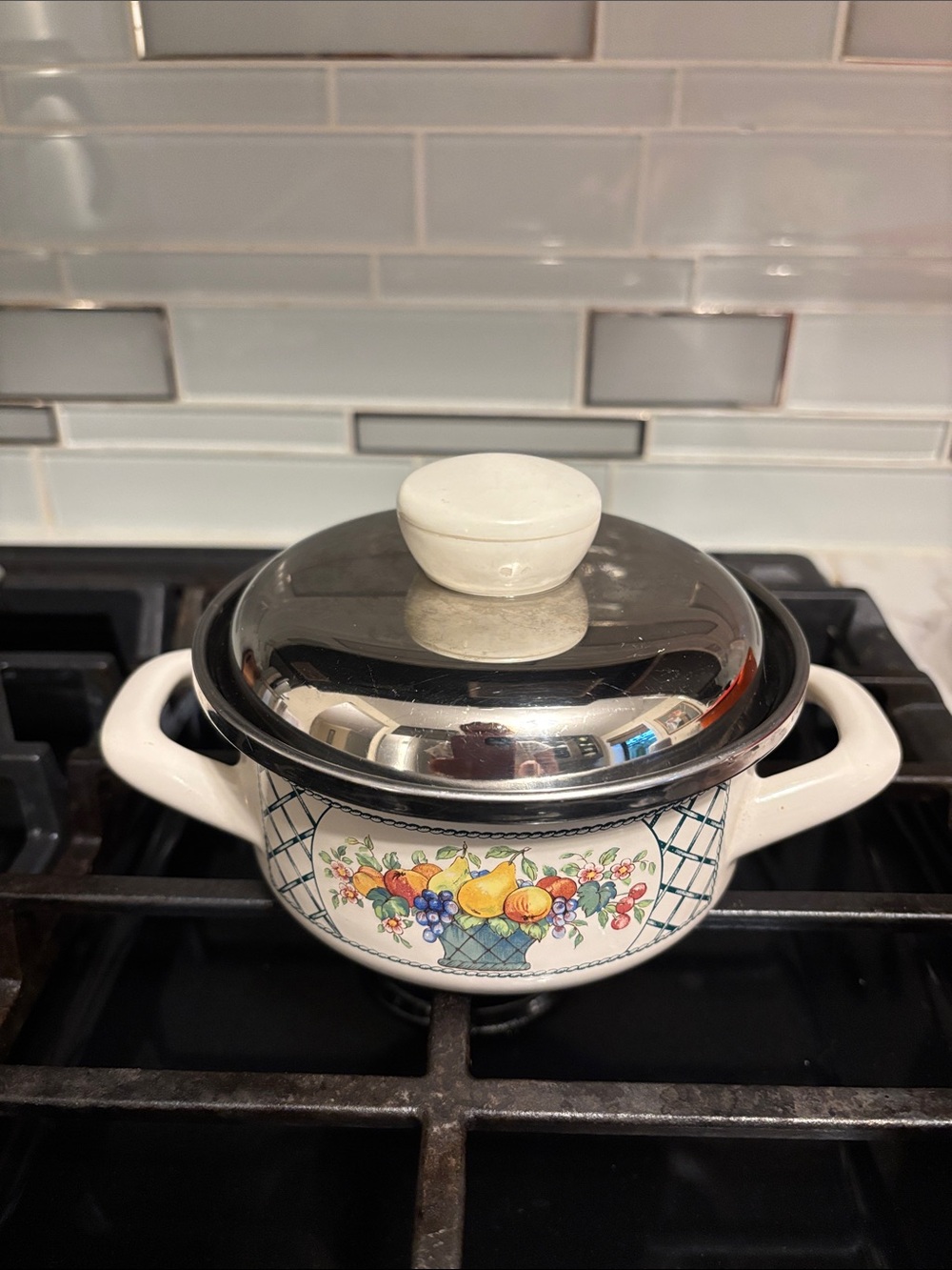 Beautiful Villeroy & Boch Vintage Basket Enamel pot with original lid